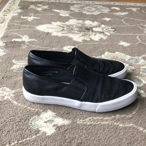 Women’s 7.5 slip on shoes